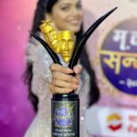 Pooja Sawant Instagram - Taking her home ♥️ Best actress for Bonus #मटासन्मान२०२२