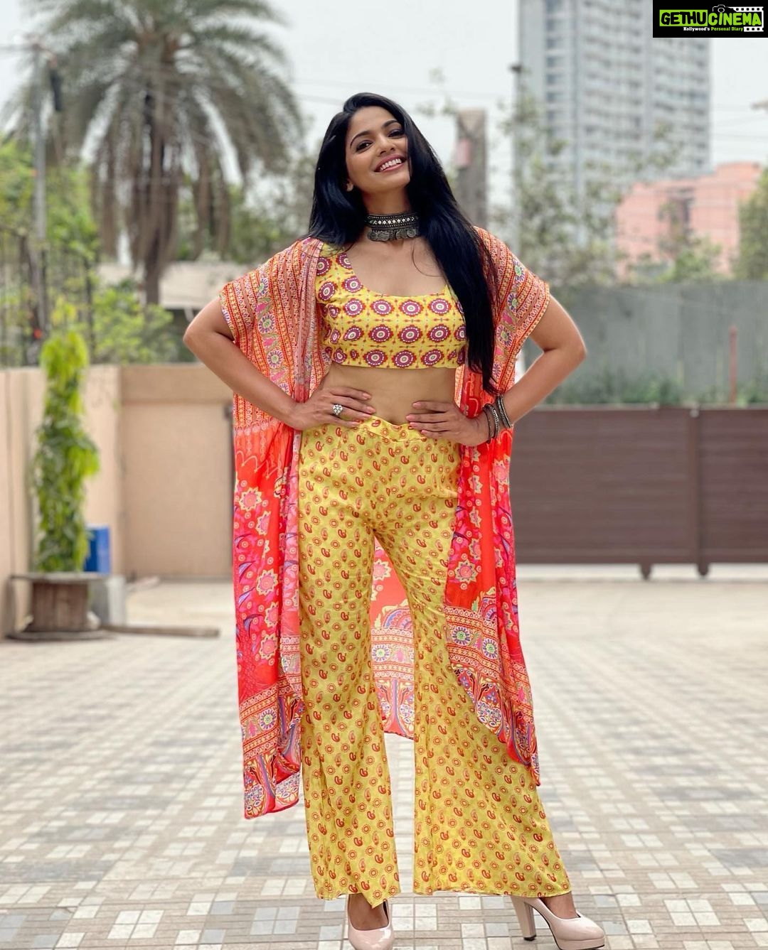 Pooja Sawant Instagram - Well …It’s official to say ‘hello summer‘ ☀️ Outfit by @theboozybutton Styled by @trushala_nayak Make up @vrushti4260