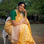 Pooja Sawant Instagram - 🌟✨ Saree by @aura_benaras Jewellery @kalyanjewellers_official Styled by @prachethestylist Shot by @dadhi_wala Make up @vrushti_harkare Hair @seemaaofficial