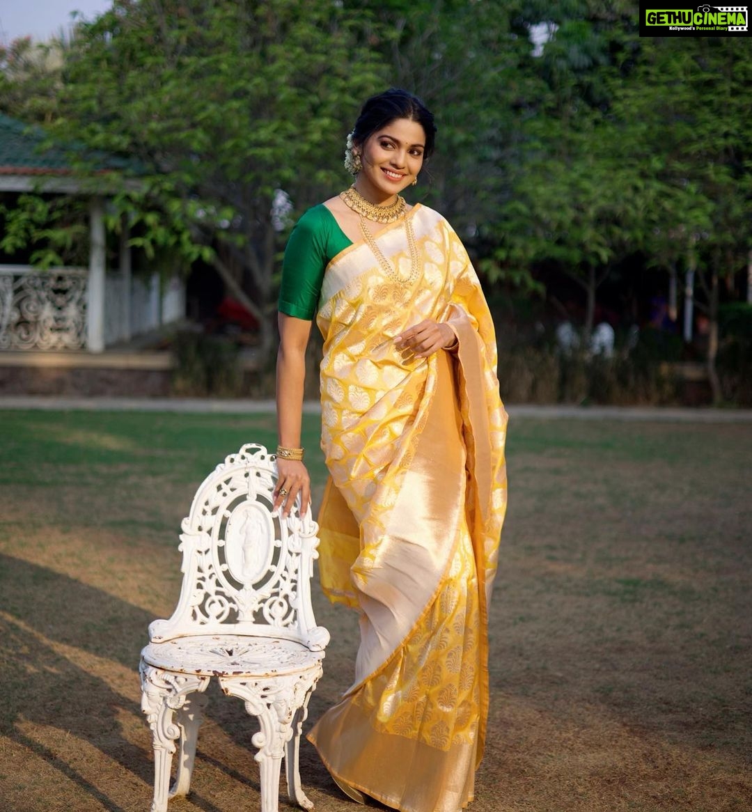 Pooja Sawant Instagram - 🌟✨ Saree by @aura_benaras Jewellery @kalyanjewellers_official Styled by @prachethestylist Shot by @dadhi_wala Make up @vrushti_harkare Hair @seemaaofficial