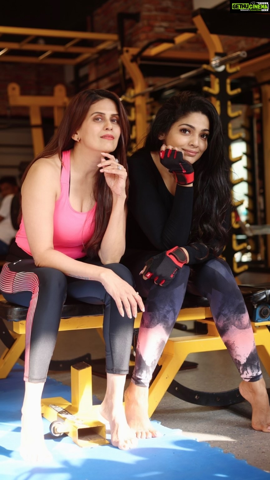 Pooja Sawant Instagram - Reality check β
π Shooting this with you was so much fun π€©.. Conceptualised by @iampoojasawant πππ Watch full episode on YouTube channel #wowwithsonali .. link in bio Shot by @shruu_t π€ #gymgirls #gymfun #expectationvsreality #reelitfeelit #marathiactress #poojasawant #sonalikhare #kharebol #sundayvibe #sundayfunday #reels #explorepage #fyp #ο¬tness