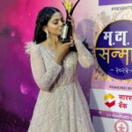 Pooja Sawant Instagram - Taking her home ♥️ Best actress for Bonus #मटासन्मान२०२२
