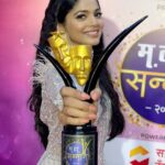 Pooja Sawant Instagram - Taking her home ♥️ Best actress for Bonus #मटासन्मान२०२२