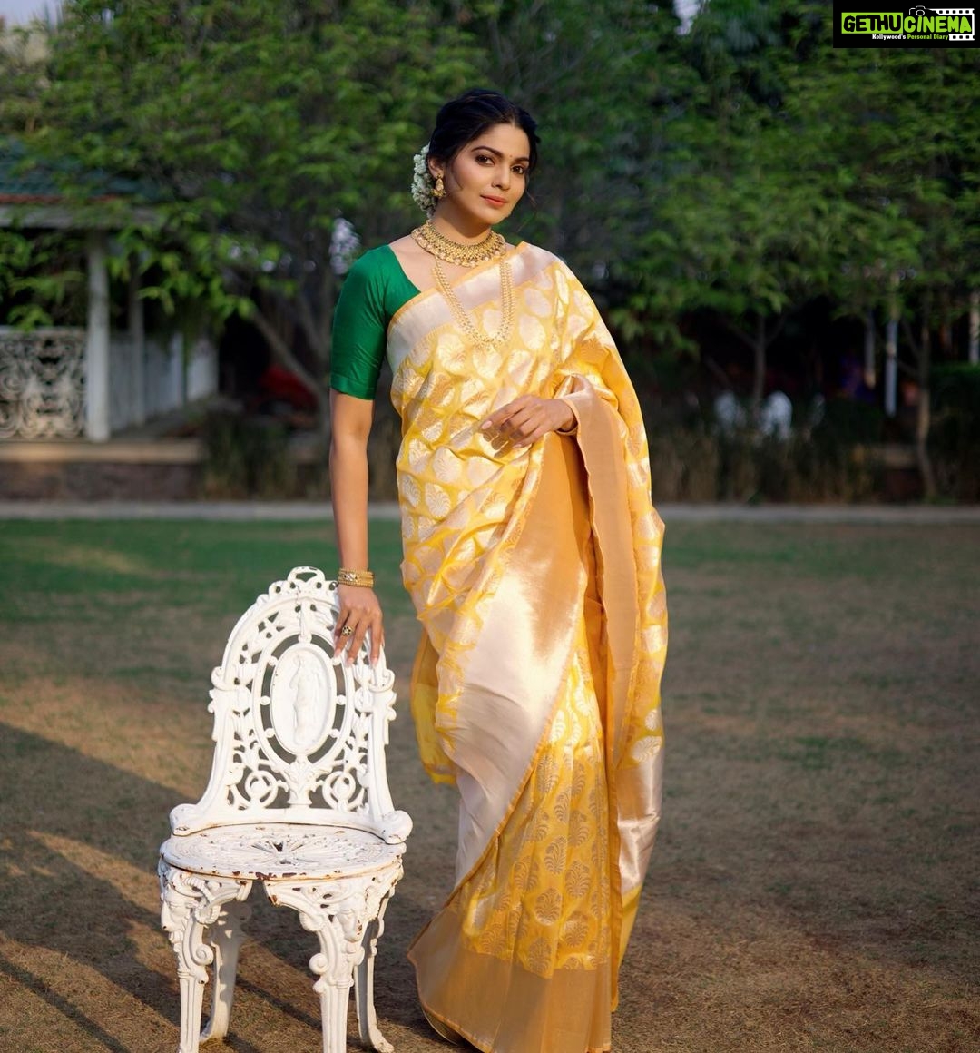 Pooja Sawant Instagram - 🌟✨ Saree by @aura_benaras Jewellery @kalyanjewellers_official Styled by @prachethestylist Shot by @dadhi_wala Make up @vrushti_harkare Hair @seemaaofficial