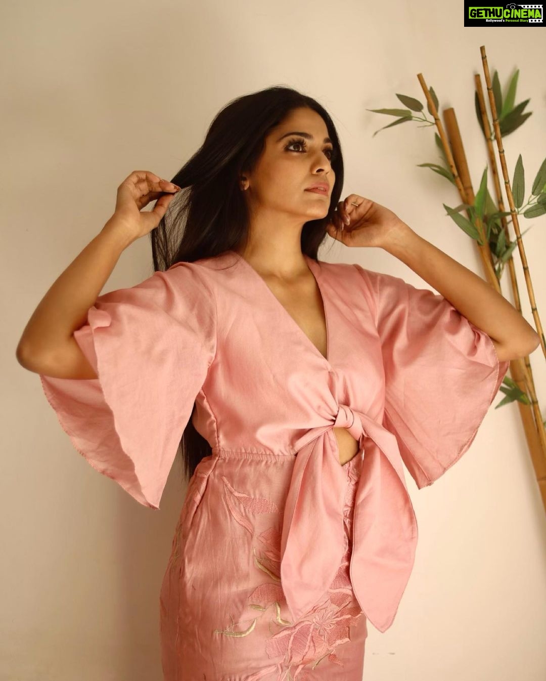 Pooja Sawant Instagram - 🌸🌸🌸 Thank you @maddermuch for this pretty dress Styled by @prachethestylist Pics @shruu_t Make up @vrushti_harkare