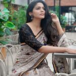 Pooja Sawant Instagram – शुभ संक्रांत! 🖤
Saree by @tamairafashion 🤍