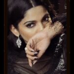 Pooja Sawant Instagram - I am strong... I am Invincible.. I am woman. @iampoojasawant gives us #WomanGoals Styled for MFK Jewelry @kalyanjewellers_official Muah @vrushti_harkare Edited by @prachethestylist #poojasawant #reelsinstagram #reels #fashionreel #stylereel #reelsvideo #prachethestylist #celebritystylist #black