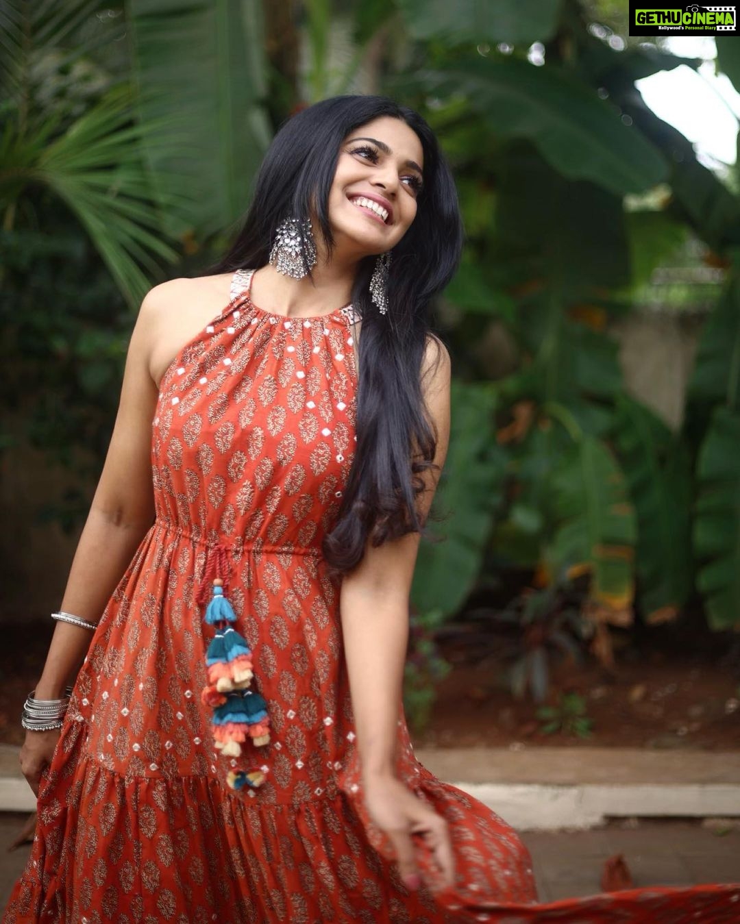 Pooja Sawant Instagram - 🍁 Outfit @maddermuch Styled by @prachethestylist Shot by @shruu_t