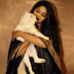 Pooja Sawant Instagram - Everyone has a secret Santa 💫 Do you know who is yours ? Merry Christmas 🎄