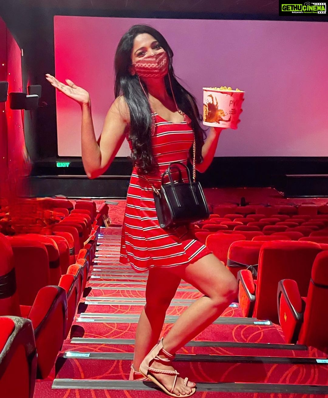 Pooja Sawant Instagram - A joy of returning back to your love ♥️ CINEMA ♥️ in theatres Thank you Maharashtra government for re-opening theatres 🙏🏻 #suryavanshi