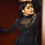 Pooja Sawant Instagram - Self-love is a shield 🖤 wear it well Jewellery @kalyanjewellers_official Styled by @prachethestylist 💄 @vrushti_harkare 📸 @shruu_t