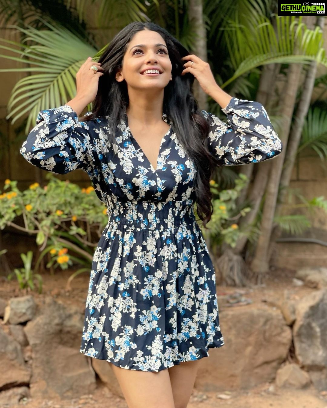 Pooja Sawant Instagram - Smile is the best thing you can wear πΈπ