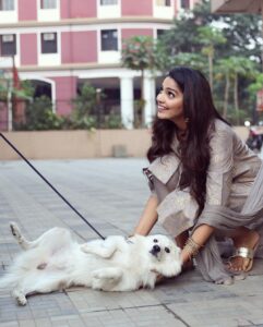 Pooja Sawant Instagram - Your inner happiness and wellness should be a priority in everything you do 💫🌸✨
📸 @shruu_t 
💄 @vrushti_harkare
