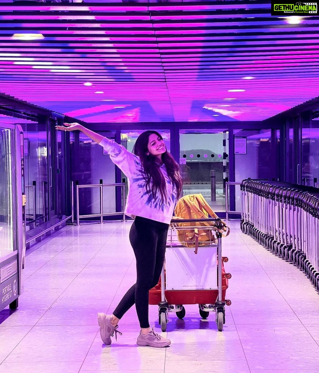 Pooja Sawant Instagram - Nothing .. just saw purple light at airport 💜✈️ London Heathrow International Airport.