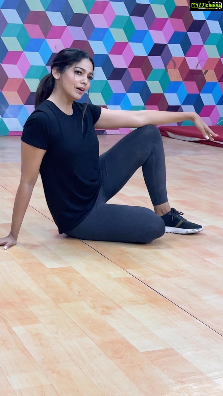 Pooja Sawant Instagram - Posting this video for our birthday girl @amrutakhanvilkar ♥️ This is song is one of the best performances of your life . Happy birthday girl😘 Choreographed by @subhash_nakashe0707