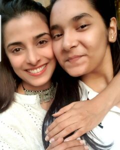 Pooja Sharma Instagram - Happy Birthday MY DOLL @ayanasharma.14 👭❤ The brightest blessings for you today and forever 🎉💥🎊... I love the human you are blossoming into. Just looking at you brightens up my day and fills my heart with joy 💞❤💖💗💞💕

#ladli #meriladli #sabkiladli #sweet16 #happybirthday  #love #gorgeous #doll
