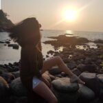 Pooja Sharma Instagram - Sunset...nope, it never does. Sunsets and horizons are illusions of the mind. Its just the earth tilting backwards. A beautiful sight it is nevetheless 🌅🌝 #itmaynotbehowitseems