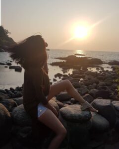 Pooja Sharma Instagram - Sunset...nope, it never does. Sunsets and horizons are illusions of the mind. Its just the earth tilting backwards. A beautiful sight it is nevetheless 🌅🌝 #itmaynotbehowitseems