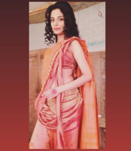 Pooja Sharma Instagram - When she could not tell the real from the reflection ! Yagyasaini 💥Draupadi 
#draupadi #looktest #yagyasaini #mahabharat