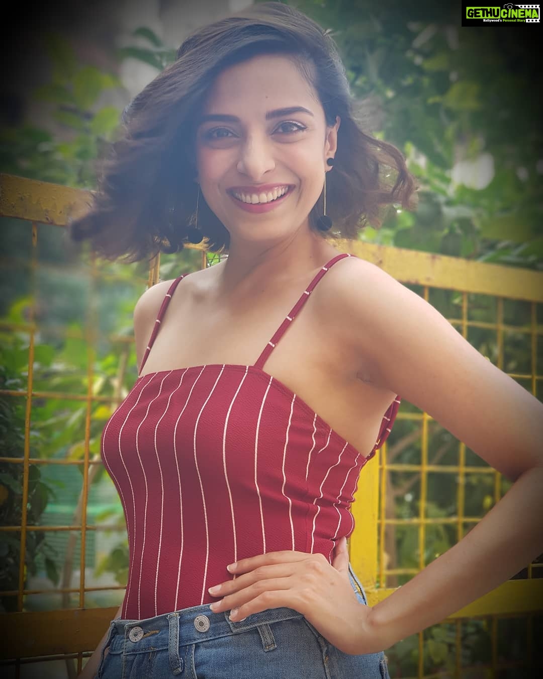 Pooja Sharma Instagram - Yes the mane has been cropped 💇♀️ #shorthairdontcare #nofuss #tookayear 📸 @ayanasharma.14 (my favourite photographer ❤)