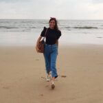 Pooja Sharma Instagram - U see the most beautiful thing about where i stay is the SEA 🌊...and it brings immense joy to me 😍🥰