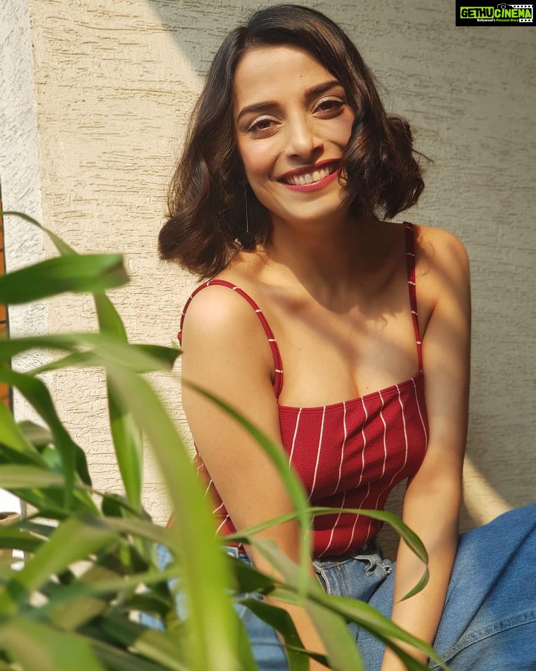 Pooja Sharma Instagram - A sassy a day keeps the basics away🤓🦋