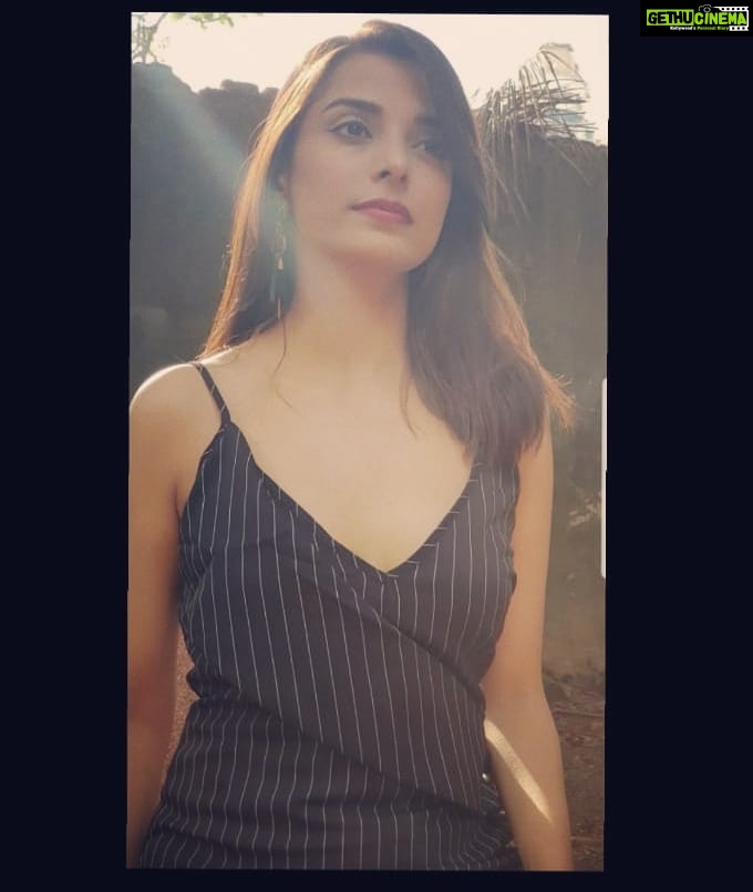 Pooja Sharma Instagram - Lost in the world that doesn't exist 💞 #dreamy 📸 courtesy :@ayanasharma.14