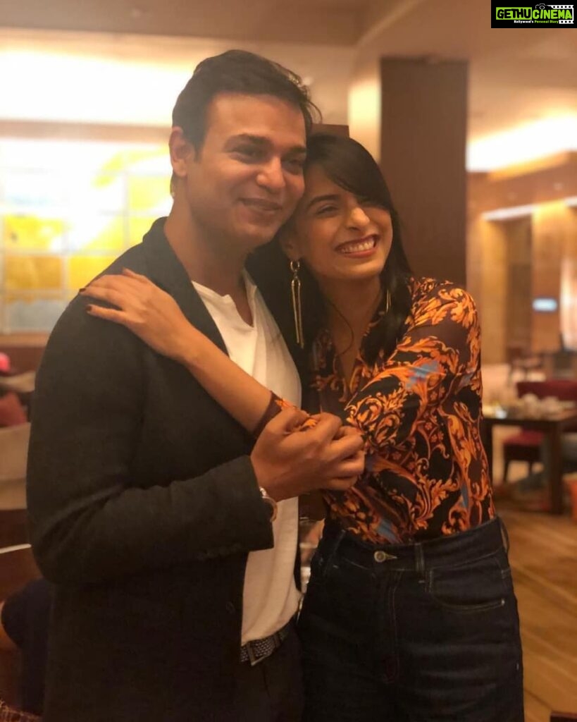 Pooja Sharma Instagram - The dichotomy of my equation with this being @sktorigins ... He is like a mentor i place on a pedestal. I am scared of him and his viewpoint matters... and yet we cant interact without pulling each others leg and constant jibbing is like the cornerstone of our equation 😂.Eternally grateful to him for giving me #draupadi #mahabharat #mahakaali #parvati and having conviction in my ability way before i had any conviction in myself. Thank you Siddhart sir @sktorigins 🤗