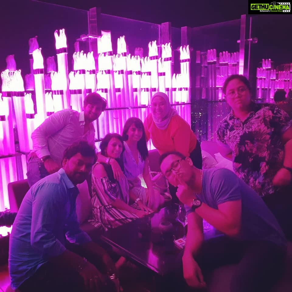 Pooja Sharma Instagram - Some really nice people...and blurry nights 🤩😍🤩😍🤩😍🤩😍...and lots of 🤣🤣🤣🤣🤣🤣🤣🤣🤣🤣😃😃😃