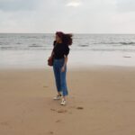 Pooja Sharma Instagram - U see the most beautiful thing about where i stay is the SEA 🌊...and it brings immense joy to me 😍🥰