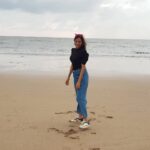 Pooja Sharma Instagram - U see the most beautiful thing about where i stay is the SEA 🌊...and it brings immense joy to me 😍🥰
