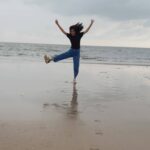 Pooja Sharma Instagram - U see the most beautiful thing about where i stay is the SEA 🌊...and it brings immense joy to me 😍🥰