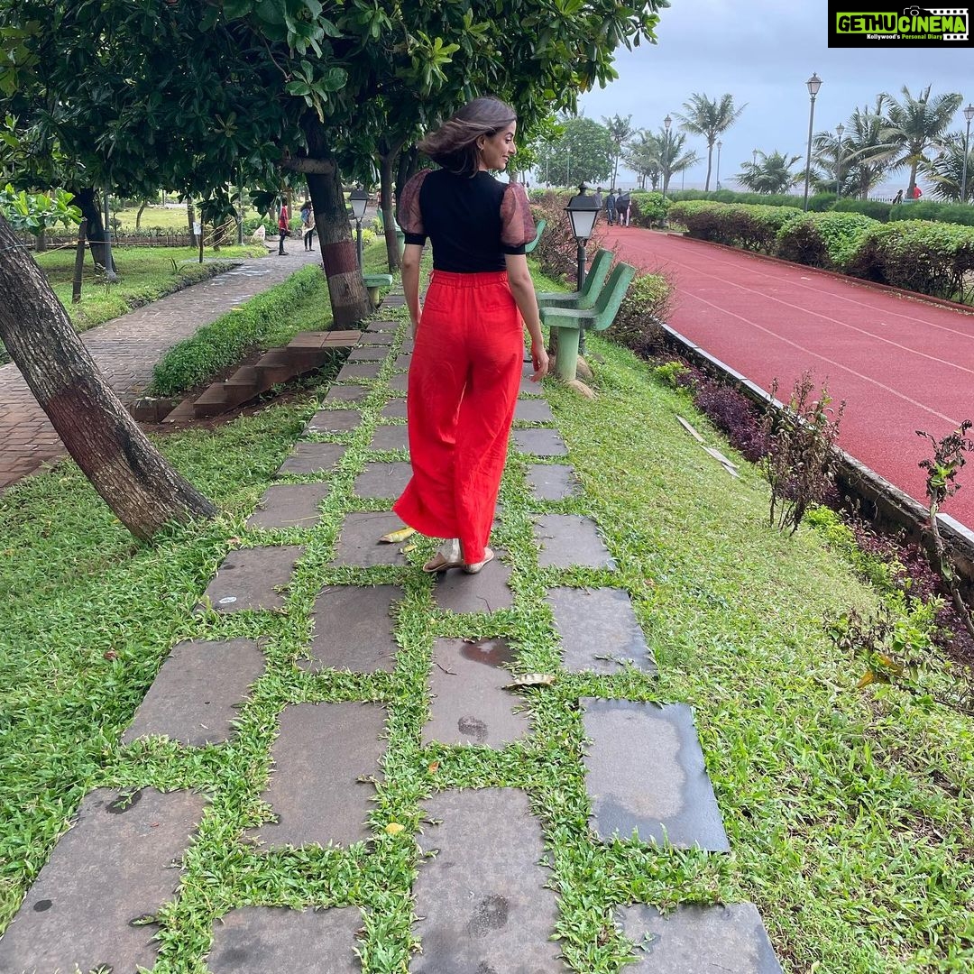 Pooja Sharma Instagram - A walk in nature , walks the soul back home .