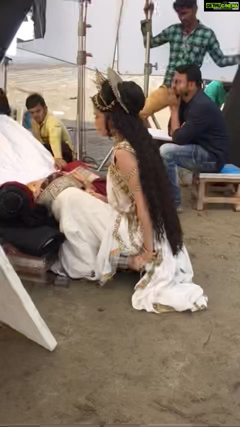 Pooja Sharma Instagram - You know how it looks on screen… now sharing with u some behind the scenes. This is how it looks n feels while we create n shoot a scene. Such a journey it is. This day 5 years ago Mahakaali anth hi aarambh hai launched. It gave love n it received love and may Mahakaali/Gauri/Parvati ma bless all of us. My love n gratitude to all that is 🙏🏻❤️🎉🎊 📽: @sourabhraaj.jain #mahakaali #mahakaalianthhiaarambhhai #blessing #parvati #gauri #prakriti #shiva #mahadev #mahakal #jaimahakaali #omnamahshivaya