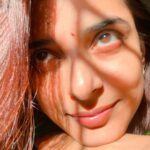 Pooja Sharma Instagram - Watching the sun experiment its light on my face… 🌞🌸💖 Conclusion : light is the best make up🌞🌸💖 #sunlover #sun #randomclicks #faceasbareasitcanbe #lightisthebestmakeup #lightisthebestmakeuponandoffcamera