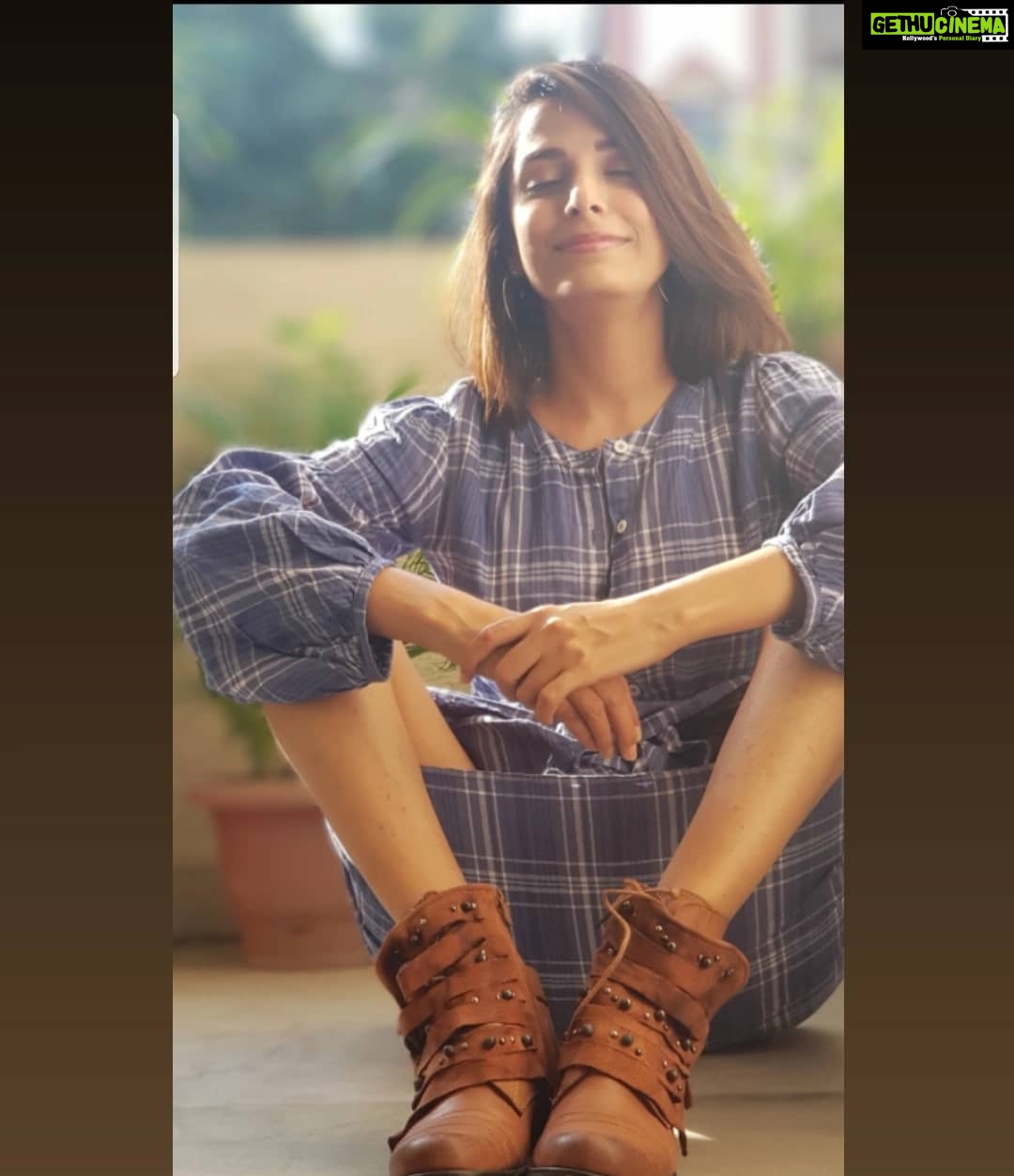 Pooja Sharma Instagram - 2021 i bid you adieu with gratitude, warmth and love in my heart πβ£...to everyone out there who lost a loved one or anything else close to their heart π...2021 will take our prayers to them to eternity. 2021 you brought many many blessings in your wake...Shukrana...Hugs π€ #shukarshukarshukrana #shukrana #byebye2021