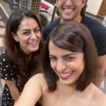 Pooja Sharma Instagram - “Yahan sirf kapde kaale hain….mann saaf hai “ 💖…and thats what he said 🤪. Yes Sakha literally said that 😂 #sakha #sakhi #rukmini #dost #laughter #nonstopchatter