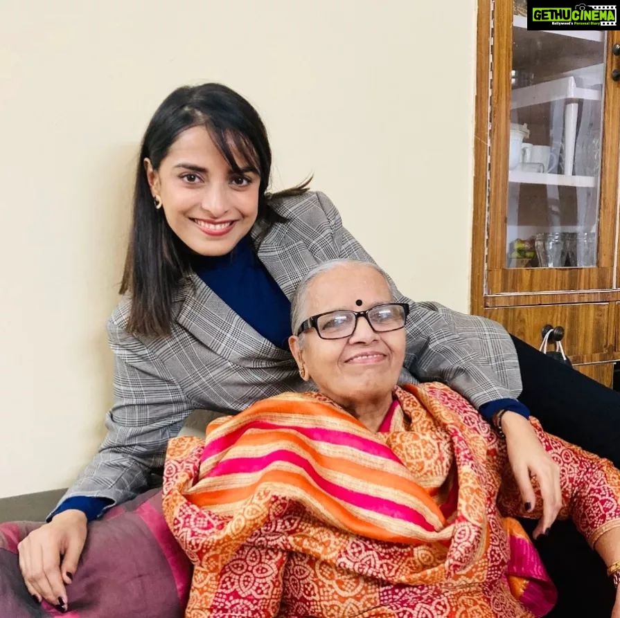 Pooja Sharma Instagram - God and Me 🤱❤ Happy Mother's Day to all of you. Hug your Mom today n then hug her again for me 🤗...if u can't, then say a prayer for her and then say one from me for her too 💝💞💕 #happymothersday #mothersday #motherlove #mother #nolovelikeamotherslove