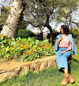 Pooja Sharma Instagram - Subeh hoti hai , shaam hoti hai...umr yunhi tamaam hoti hai. ... but i don't see a problem with that. I like it 🥰

#slowingdown #peace #calm
