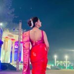 Pooja Sharma Instagram - Saree for a late post in this fantastic new year… oh i mean Sorry 🤪 … hope everyone is joyful and thankful in this new year 💕💖… much much love to every single one of you… YOU, yes u reading this… love n light to YOU 💖😘😘😘 #newyear #2023 #joy #gratitude #saree #reels #reelsinstagram #sareelove