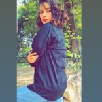 Pooja Sharma Instagram - I hope you are reading this sitting at home and u plan to totally boycott any unnecessary movement outside your home. When all of us sit at home and dont interact with too many people we break the chain of the virus ; since its a contagious disease. That is how we defeat this wave of the virus.When we contract the virus or pass it on to anyone it cant be seen by the eye....but it happens !!! Lets be sensible 🙏...once this is over we can do everything(party, go to d gym,visit your respective religious places, vacation, celebrate birthdays and anniversaries, meet friends, go for walks)...but for now 👉 SIT YOURSELF DOWN AT HOME ! #besafe #stayathome #godbless #covid19basics #idontcareifisoundpreachy