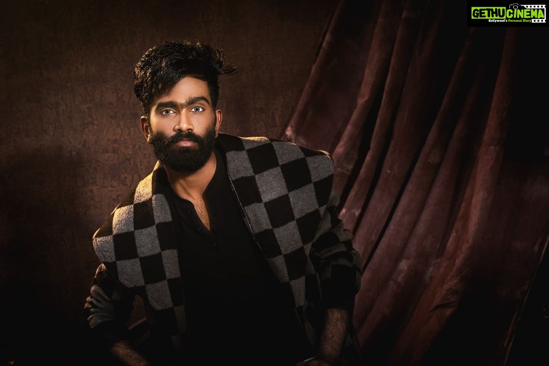 Pradeep Ranganathan Instagram - Whole credits to the very sweet team below . Everyone the photographer , stylist , designer, makeup artist , hair stylist , editor ,assistants ,light men were so cool and talented☺️ Photographer @gk_.photography._ Stylist @paviiiee_08 Designer @vurccidali Makeup @vaishusmakeuprevamp Assis @_dhinesh_siva_ Retouch @harry_dane_retouch Hair @s_h_a_r_a_n_s_t_y_l_i_s_t