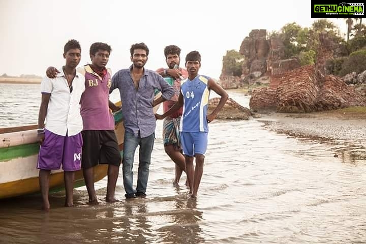 Pradeep Ranganathan Instagram - Throwback 2016 😄 With the self made Youngsters 😄