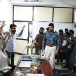 Pradeep Ranganathan Instagram – Namma treatment paathu epdi.. Ipdi pannunga 😄😄 Everyone’s favourite doctor @shivashahra_official 😄😄 Doctor Thyagesh 😄
#Comali
