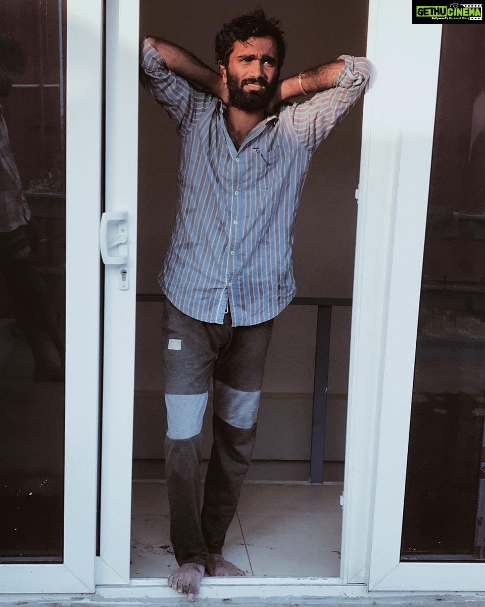 Pradeep Ranganathan Instagram - Idhan sun kissed ah :P After 24 hours of shoot being drenched in water :D Pc : @manibboyz