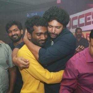 Pradeep Ranganathan Instagram - What more can I ask for ❤❤❤❤❤ He took care of me like his son ❤❤❤❤❤ Happyyyyyyyyyyyyyyyyyyyyyyy ❤❤❤❤❤❤❤❤
@aarti.ravi
#Comali