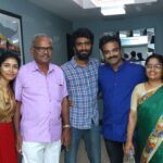 Pradeep Ranganathan Instagram - The family 😊 Amma Appa Anna Akka 😊