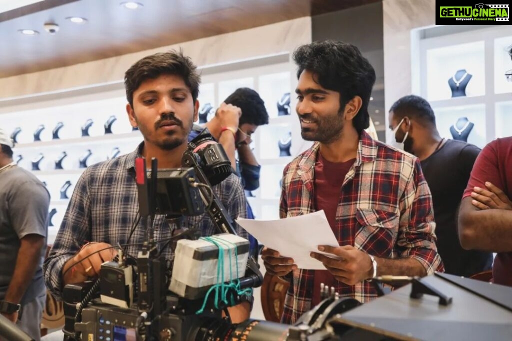 Pradeep Ranganathan Instagram - Introducing you all my cinematographer @dineshkumarpurushothaman who is going to make it big . He has a lot of stories to say including his 10 year journey to be where he is . Another person who has a lot of family commitments but sticking to his passion and rising :) #lovetoday