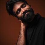 Pradeep Ranganathan Instagram - Thankyou all for your love and wishes ❤️☺️ Photography : @gk_.photography._ Retouch : @harry_dane_retouch