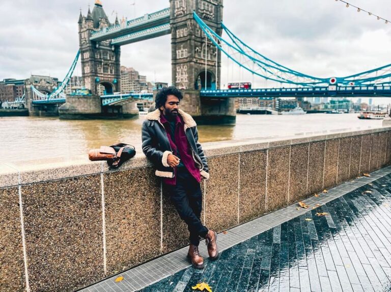 Pradeep Ranganathan Instagram - #London One trip to remember and the people i met ❤️ . Lot of memories . #Christmas #HomeAlonePart2 😄 London Bridge